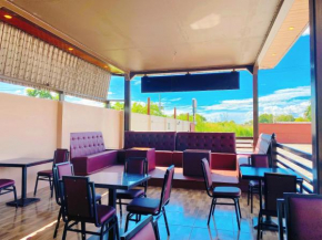 Bonsai Guest House and Bar